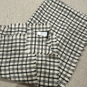 Banana Republic Blanket Scarf NWOT